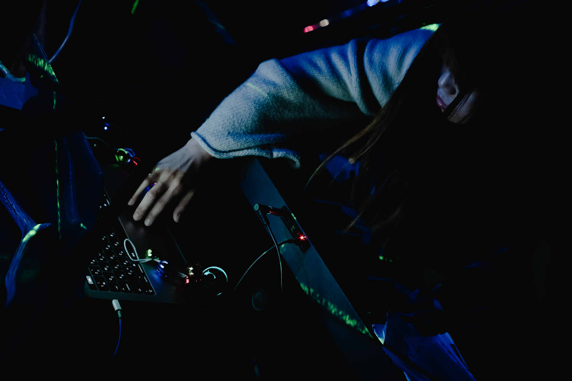 ポエトリー&エレクトロユニット「残響」 ライブ写真 中野MOONSTEP 2